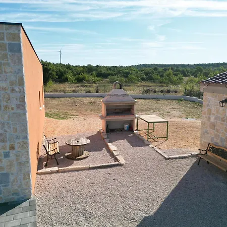 Vulelija Villa *