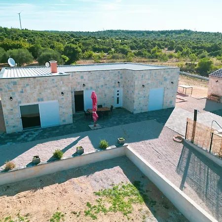 Vulelija Villa *